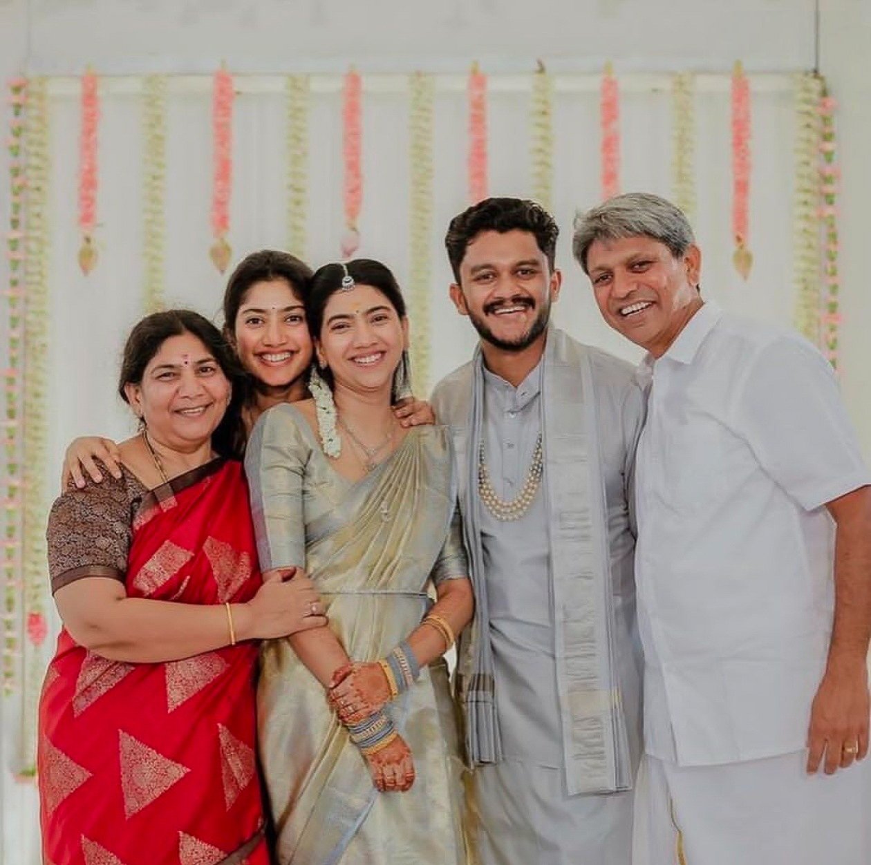 Sai Pallavi with family