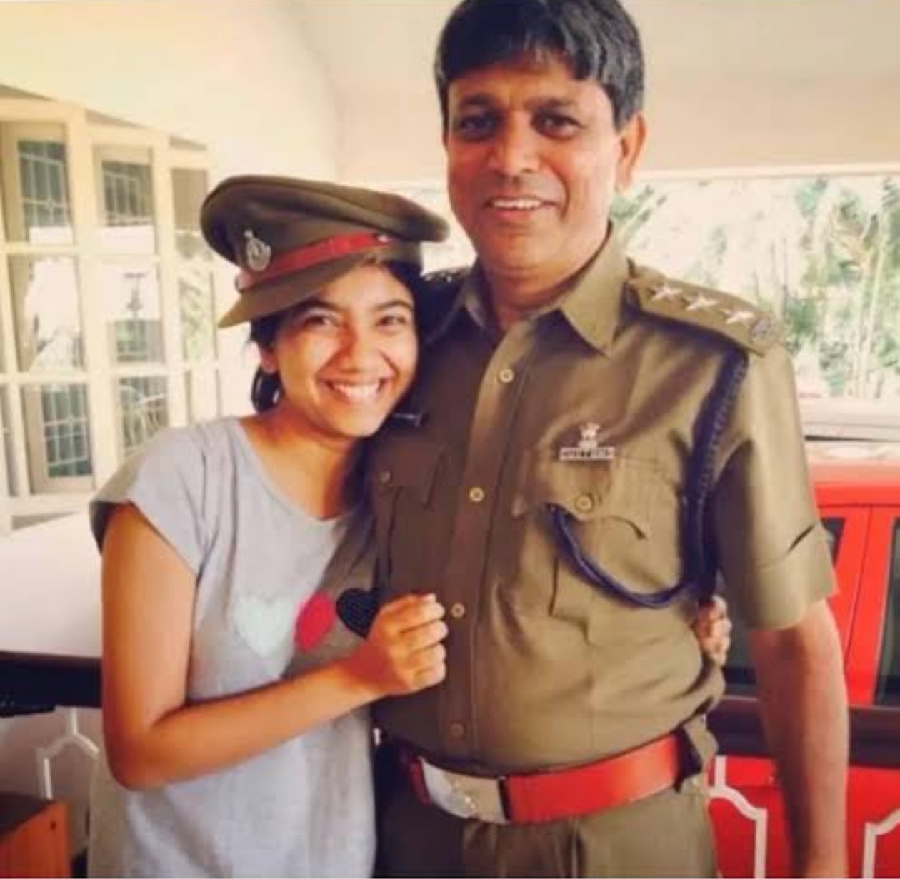 Senthamarai Kannan with his younger daughter Pooja Kannan
